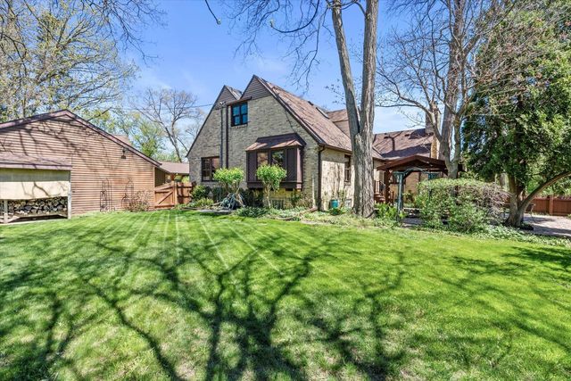 7015 Milwaukee River PARKWAY, Glendale, WI 53209