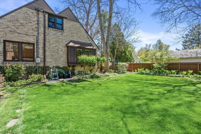 7015 Milwaukee River PARKWAY, Glendale, WI 53209