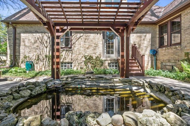 7015 Milwaukee River PARKWAY, Glendale, WI 53209