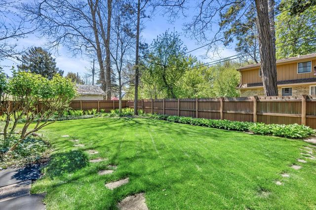 7015 Milwaukee River PARKWAY, Glendale, WI 53209