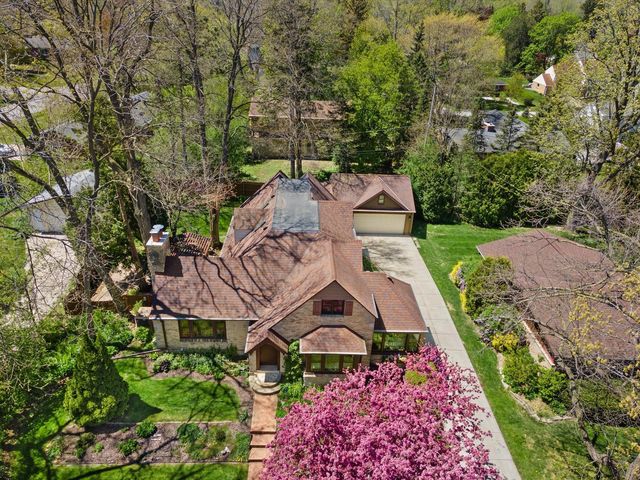 7015 Milwaukee River PARKWAY, Glendale, WI 53209