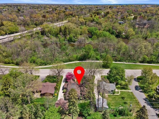 7015 Milwaukee River PARKWAY, Glendale, WI 53209
