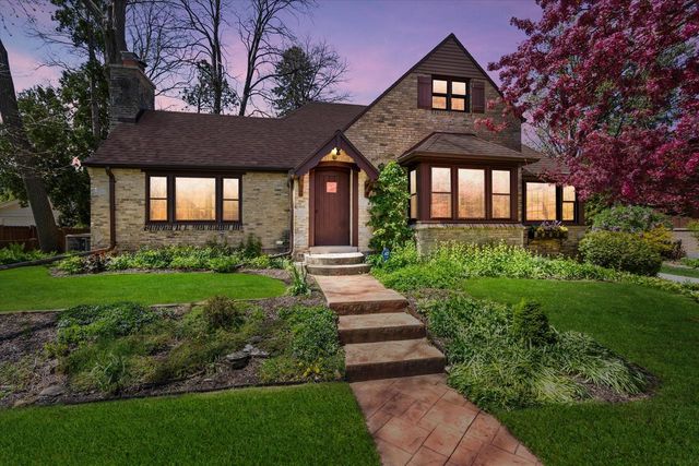 7015 Milwaukee River PARKWAY, Glendale, WI 53209