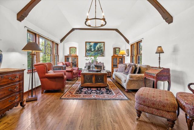 7015 Milwaukee River PARKWAY, Glendale, WI 53209