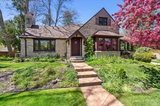 7015 Milwaukee River PARKWAY, Glendale, WI 53209