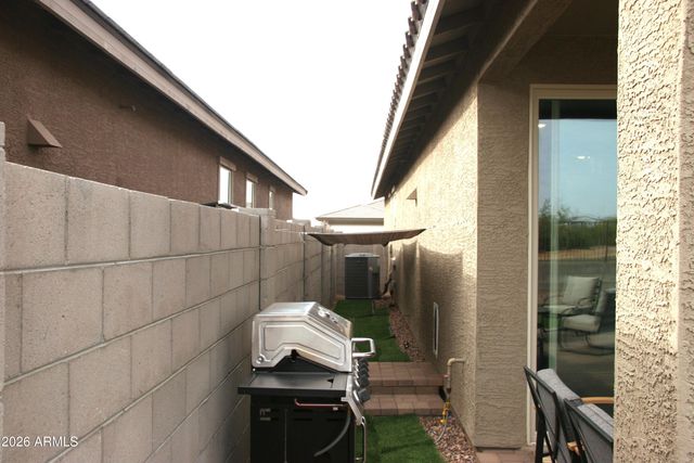 16052 W HONEYSUCKLE Drive, Surprise, AZ 85387