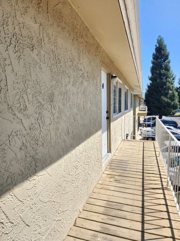 2236 Peach Avenue # 4, Clovis, CA 93612