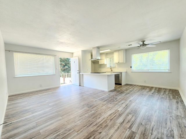2236 Peach Avenue # 4, Clovis, CA 93612