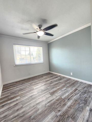 2236 Peach Avenue # 4, Clovis, CA 93612