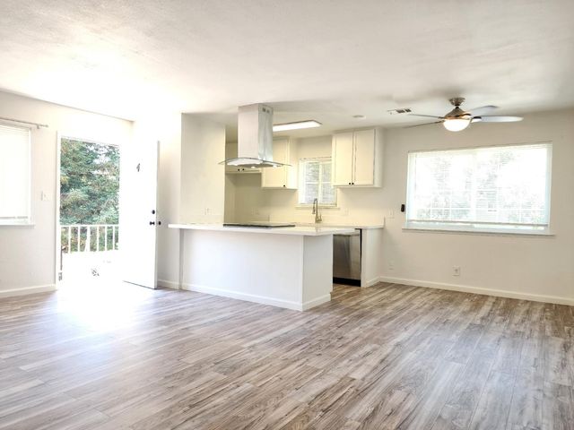2236 Peach Avenue # 4, Clovis, CA 93612