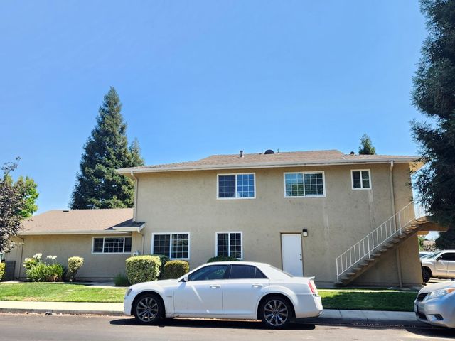2236 Peach Avenue # 4, Clovis, CA 93612