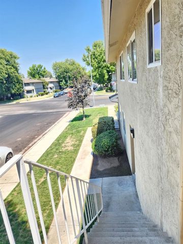 2236 Peach Avenue # 4, Clovis, CA 93612