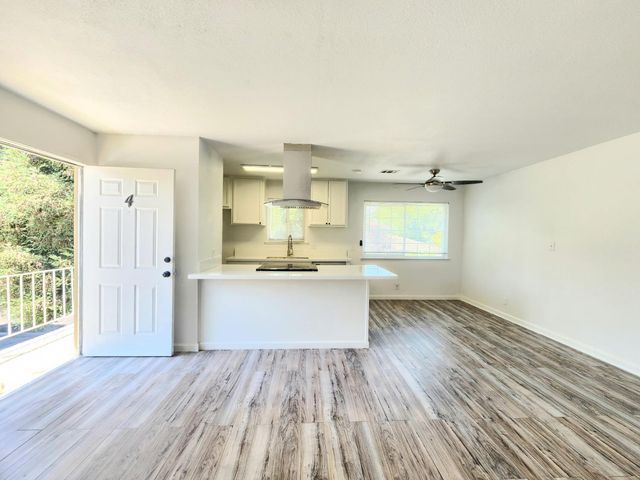 2236 Peach Avenue # 4, Clovis, CA 93612