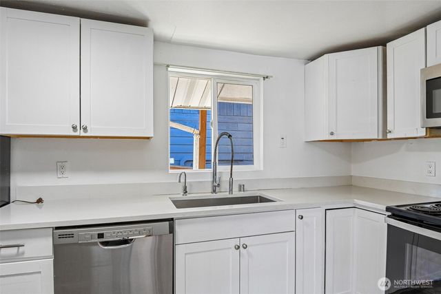 8703 16th Avenue SW, Seattle, WA 98106