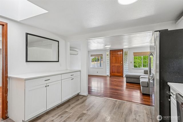 8703 16th Avenue SW, Seattle, WA 98106