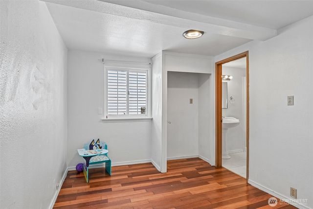 8703 16th Avenue SW, Seattle, WA 98106