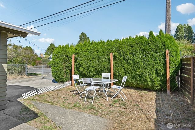 8703 16th Avenue SW, Seattle, WA 98106