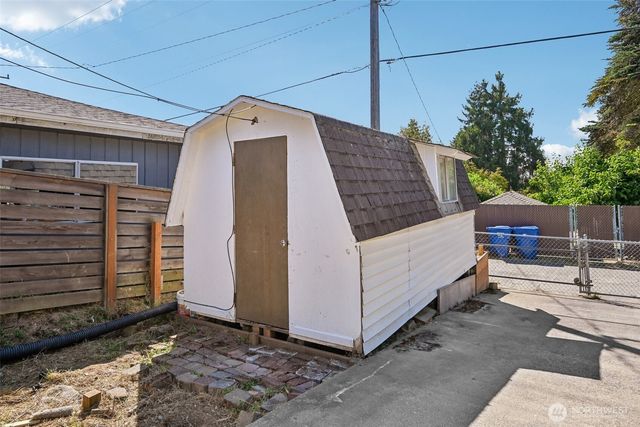 8703 16th Avenue SW, Seattle, WA 98106
