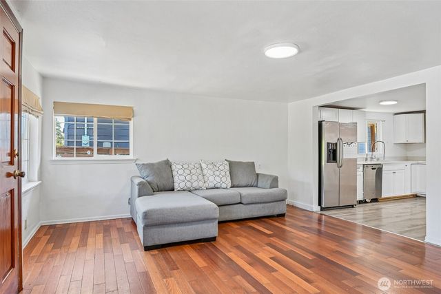 8703 16th Avenue SW, Seattle, WA 98106