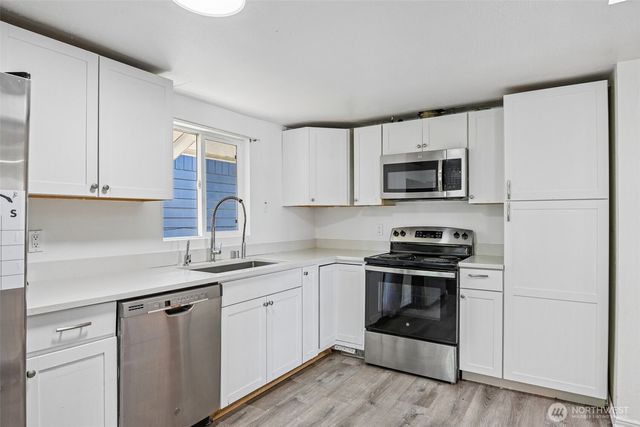 8703 16th Avenue SW, Seattle, WA 98106