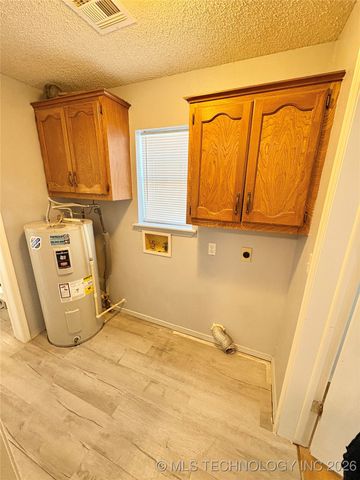 313 E Ash Avenue, Fort Gibson, OK 74434