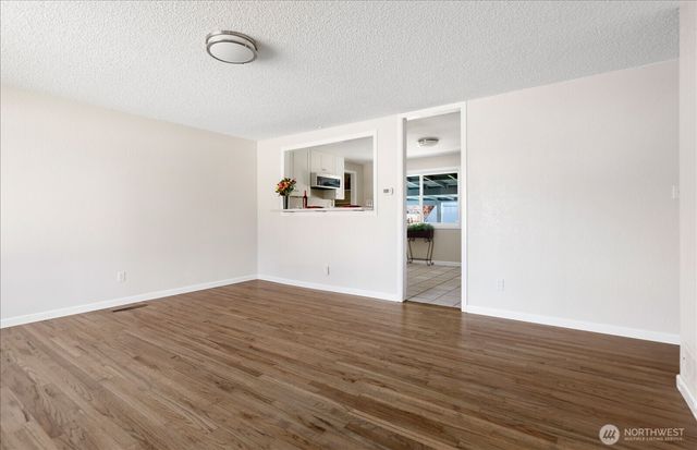 1515 NE 3rd Avenue, Oak Harbor, WA 98277