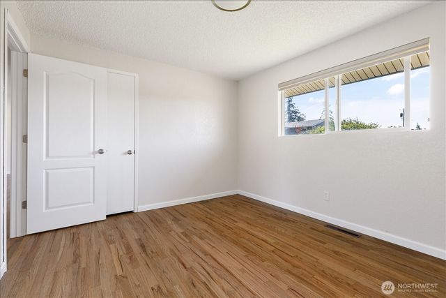 1515 NE 3rd Avenue, Oak Harbor, WA 98277
