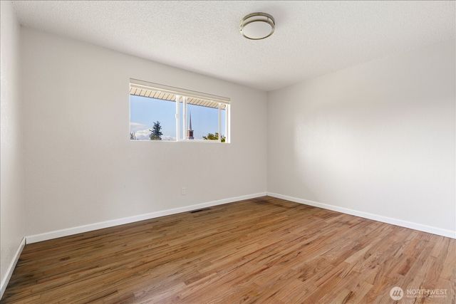 1515 NE 3rd Avenue, Oak Harbor, WA 98277