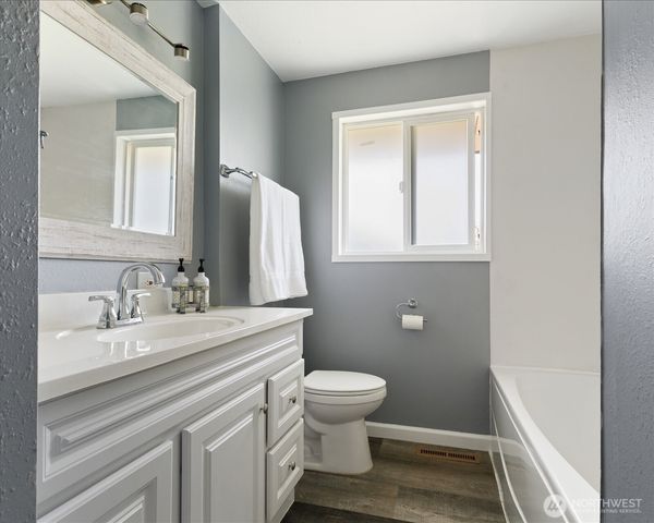 1515 NE 3rd Avenue, Oak Harbor, WA 98277
