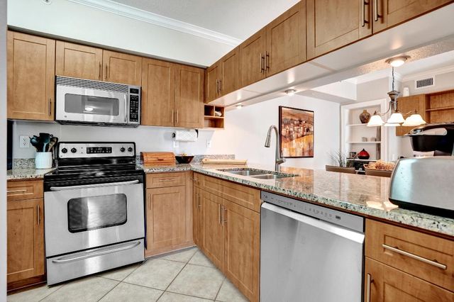 6426 Emerald Dunes 304 Drive 304, West Palm Beach, FL 33411