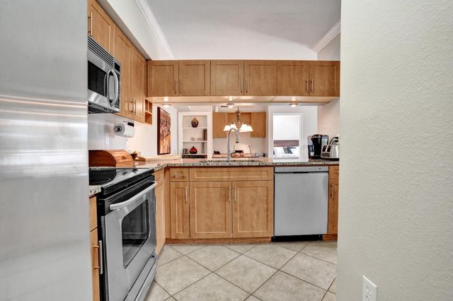 6426 Emerald Dunes 304 Drive 304, West Palm Beach, FL 33411