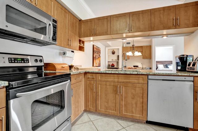 6426 Emerald Dunes 304 Drive 304, West Palm Beach, FL 33411