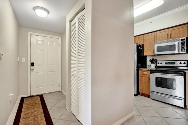 6426 Emerald Dunes 304 Drive 304, West Palm Beach, FL 33411