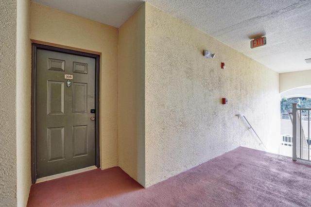 6426 Emerald Dunes 304 Drive 304, West Palm Beach, FL 33411