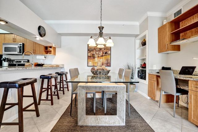 6426 Emerald Dunes 304 Drive 304, West Palm Beach, FL 33411