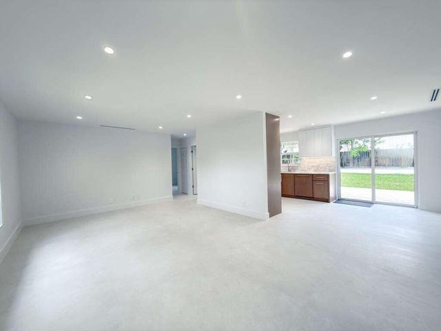 236 SE 3rd Avenue, Delray Beach, FL 33483