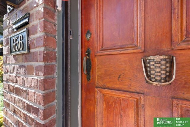 656 N 58th Street, Omaha, NE 68132