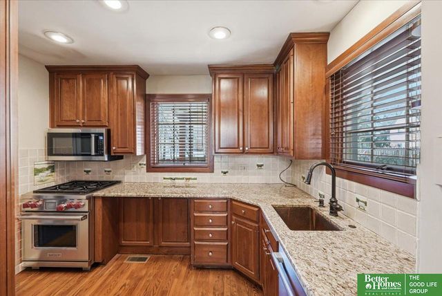 656 N 58th Street, Omaha, NE 68132