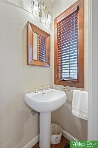 656 N 58th Street, Omaha, NE 68132