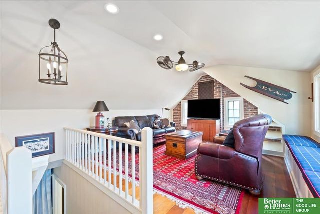 656 N 58th Street, Omaha, NE 68132