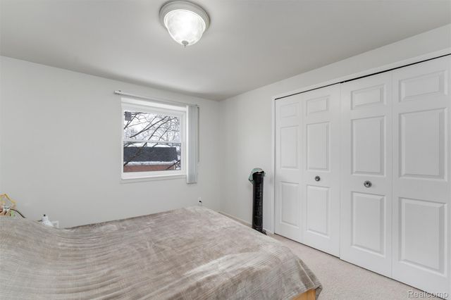 45704 Kensington St, Utica, MI 48317