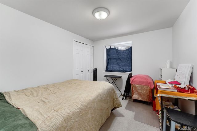 45704 Kensington St, Utica, MI 48317