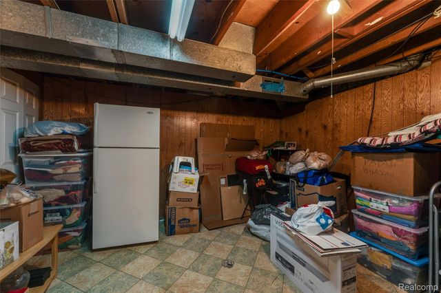 45704 Kensington St, Utica, MI 48317