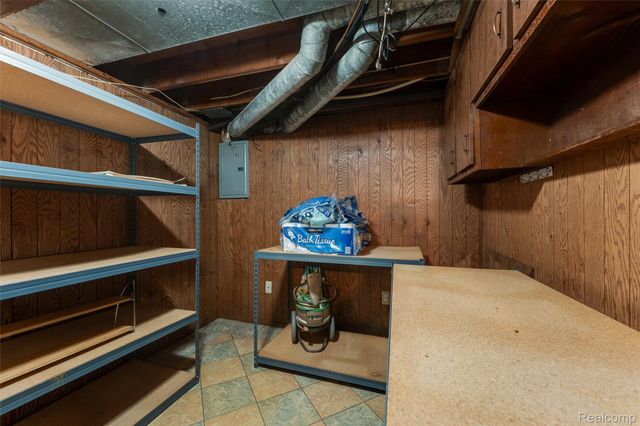 45704 Kensington St, Utica, MI 48317