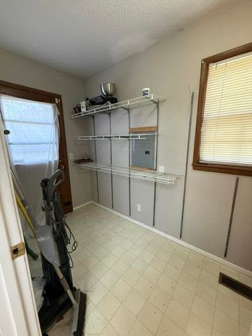2711 S Claremont Avenue, Springfield, MO 65804