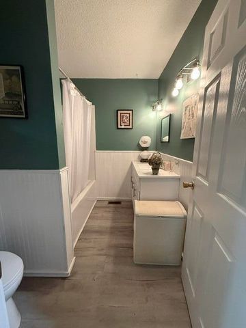 2711 S Claremont Avenue, Springfield, MO 65804