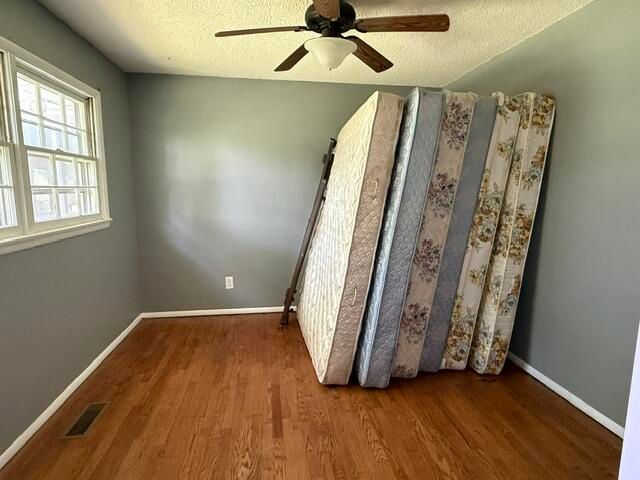 2711 S Claremont Avenue, Springfield, MO 65804