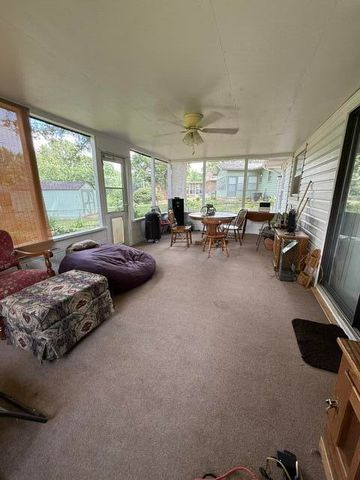 2711 S Claremont Avenue, Springfield, MO 65804