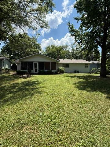 2711 S Claremont Avenue, Springfield, MO 65804