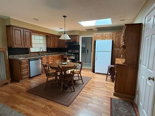 2711 S Claremont Avenue, Springfield, MO 65804